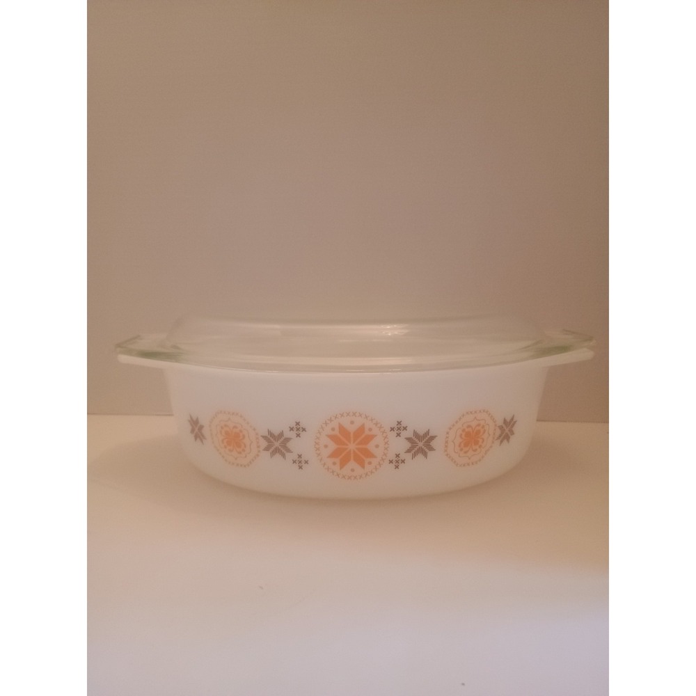 Vintage 2 1/2 Qt. 1960's Oval Casserole Dish With Lid Lid Has Some Small Chips